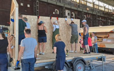 Ein strahlend schöner Tag in Berlin: Gemeinsam mit der Kanzlei MÜLLER RADACK SCHULTZ Rechtsanwälte Notare einen weiteren Meilenstein –das 10 Little Home 2.0 gebaut!